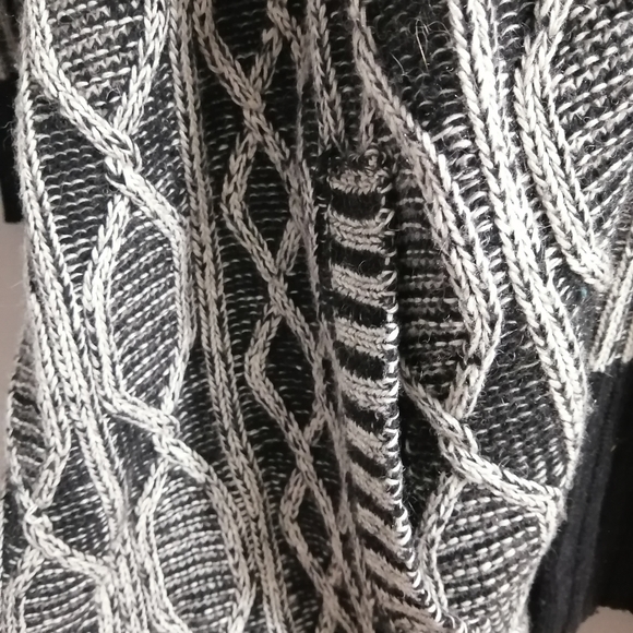 Women's Sweater - Picture 3 of 5